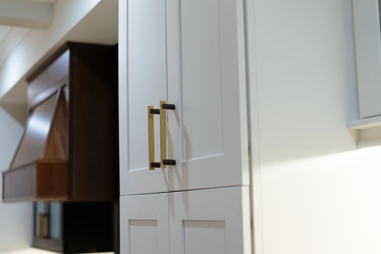 kitchen-remodel-columbia-sc-white-cabinets-gold-handles